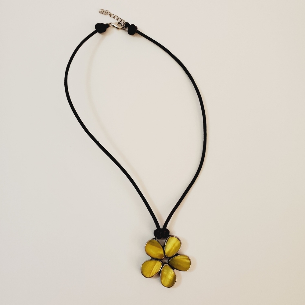 Peyote Bird Santa Fe Navajo - Sterling silver mother of pearl flower necklace